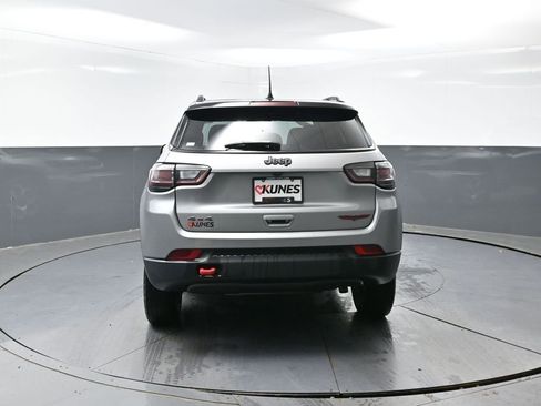 Used 2022 Jeep Compass Trailhawk w/ Trailhawk Elite Group image 13