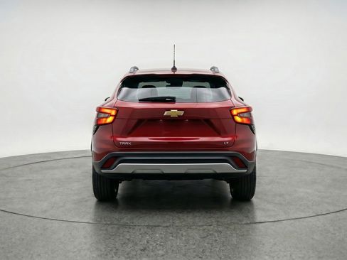 Used 2025 Chevrolet Trax LT FWD image 6