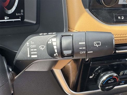 Used 2022 Nissan Rogue Platinum w/ Head-Up Display Package image 27