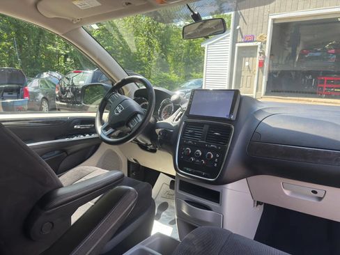 Used 2013 Dodge Grand Caravan SE FWD image 11