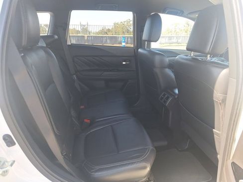 Used 2019 Mitsubishi Outlander 4WD Plug-In Hybrid image 17