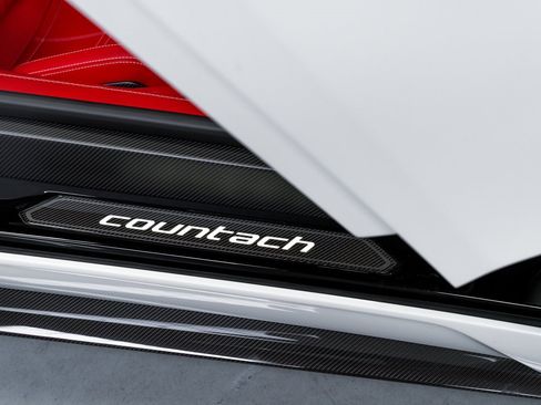 Used 2022 Lamborghini Aventador Countach image 23