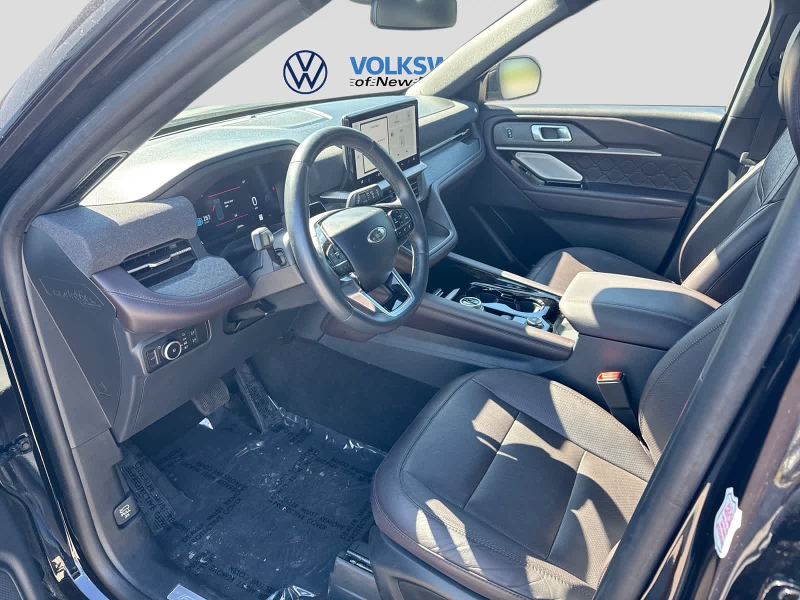 Used 2025 Ford Explorer Platinum w/ LUX Leather Package AWD/4WD image 10
