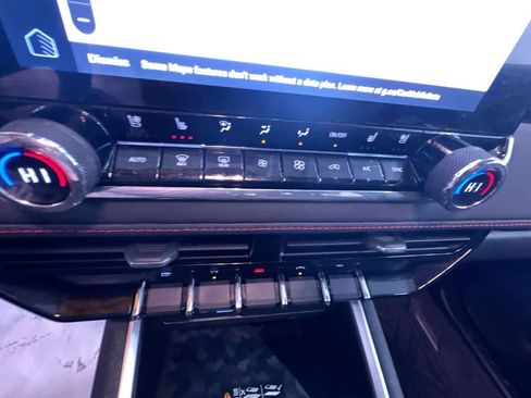 Used 2024 Chevrolet Colorado Z71 w/ Z71 Convenience Package 2 image 28