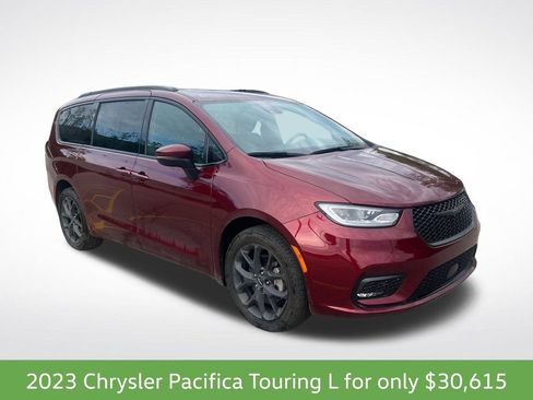 Used 2023 Chrysler Pacifica Touring-L w/ S Appearance Package AWD/4WD image 12