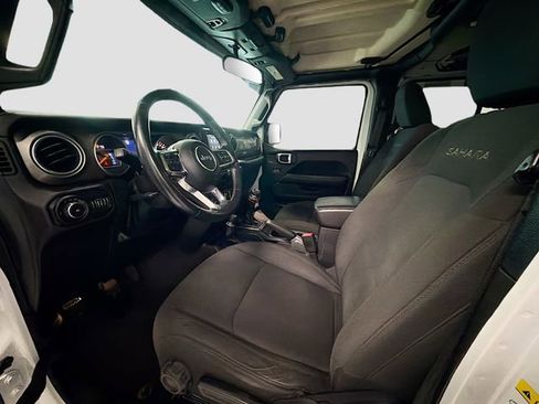 Used 2018 Jeep Wrangler Unlimited Sahara image 22