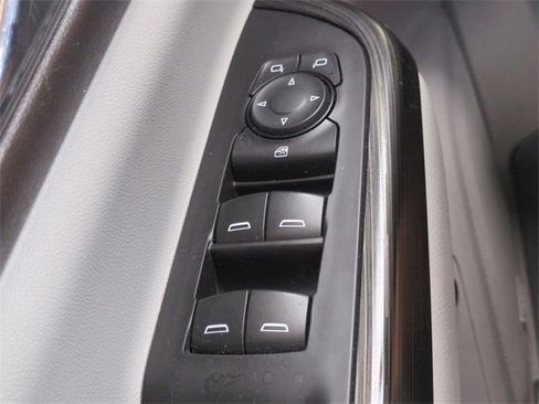 Used 2018 GMC Acadia SLT image 25