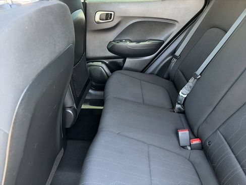 Used 2023 Hyundai Venue SE FWD image 16
