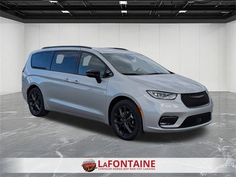 New 2026 Chrysler Pacifica Select w/ S Appearance Package image 7