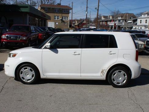 Used 2009 Scion xB image 9