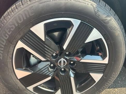 Used 2025 Nissan Kicks SV w/ SV Premium Package AWD/4WD image 1