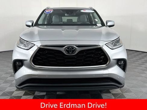 Certified 2023 Toyota Highlander Limited FWD image 2