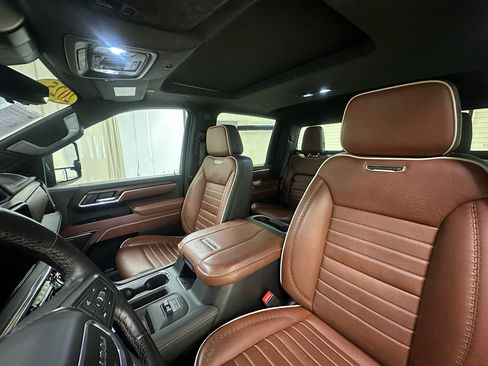 Certified 2025 GMC Sierra 2500 Denali Ultimate AWD/4WD image 32