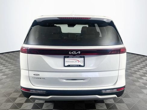 Used 2023 Kia Carnival LX FWD image 7
