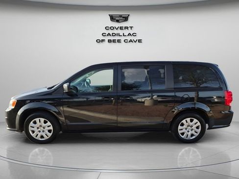 Used 2018 Dodge Grand Caravan SE w/ UConnect Hands-Free Group image 5