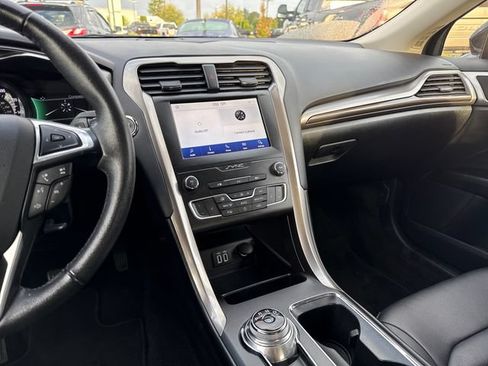 Used 2019 Ford Fusion SEL FWD image 22