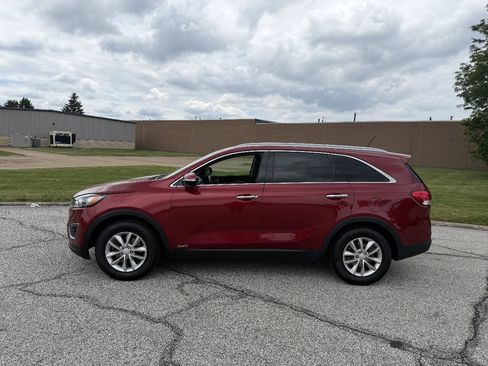 Used 2017 Kia Sorento AWD image 2