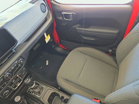 Used 2025 Jeep Wrangler Sport S image 23