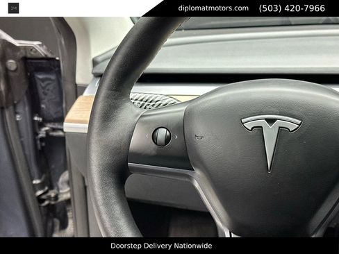 Used 2023 Tesla Model 3 Standard Range image 33