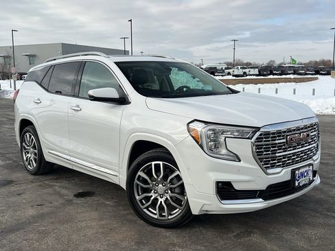Used 2023 GMC Terrain Denali image 5