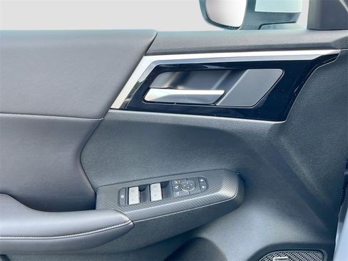 New 2025 Mitsubishi Outlander SE image 18