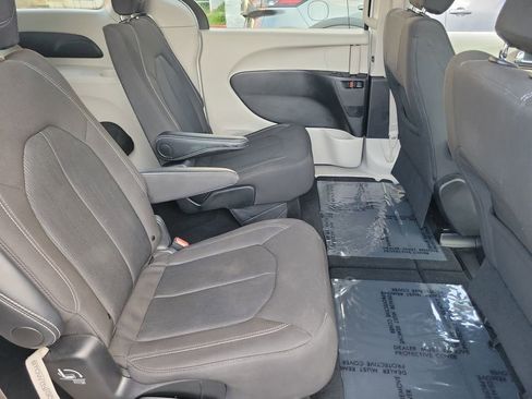 Used 2024 Chrysler Voyager LX image 18