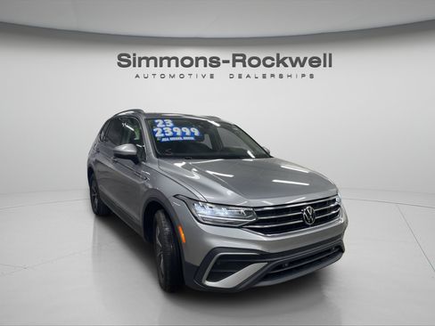 Used 2023 Volkswagen Tiguan SE w/ Panoramic Sunroof Package AWD/4WD image 7