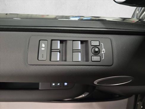 New 2026 Land Rover Discovery Limited Edition AWD/4WD image 29