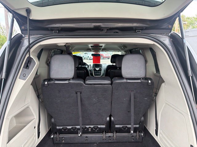 Used 2015 Chrysler Town & Country Touring FWD image 14
