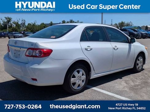 Used 2011 Toyota Corolla LE FWD image 2