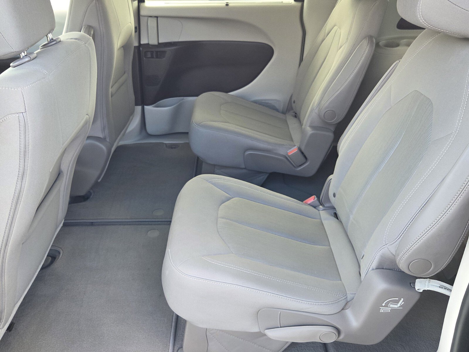 Used 2017 Chrysler Pacifica Touring Plus FWD image 5