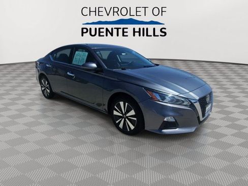 Used 2021 Nissan Altima 2.5 SV FWD image 2