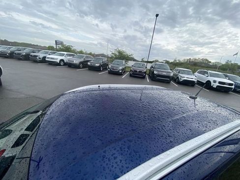 Used 2019 Nissan Kicks SV image 3