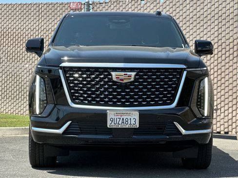 Used 2025 Cadillac Escalade Luxury w/ LPO, Floor Liner Package RWD image 10