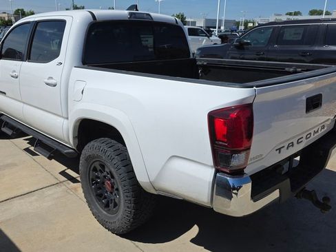 Used 2021 Toyota Tacoma SR5 RWD image 2