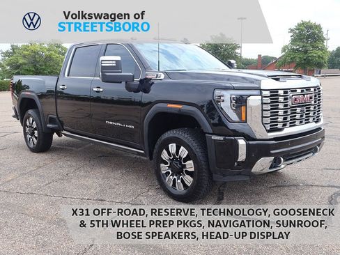Used 2025 GMC Sierra 3500 Denali w/ Denali Reserve Package AWD/4WD image 1