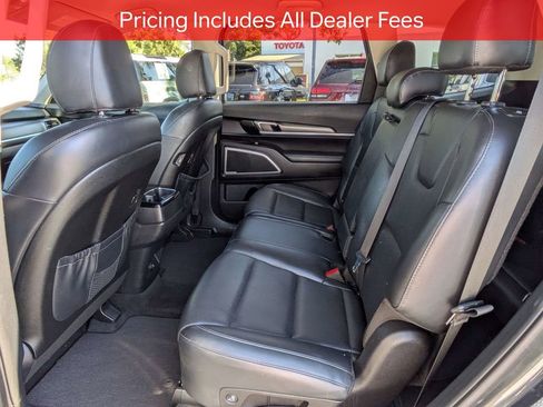 Used 2020 Kia Telluride LX FWD image 15