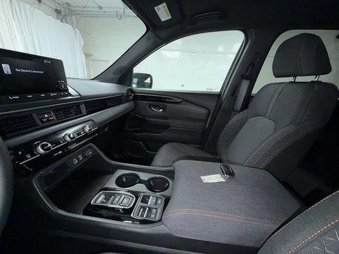 Used 2025 Honda Pilot Sport image 21