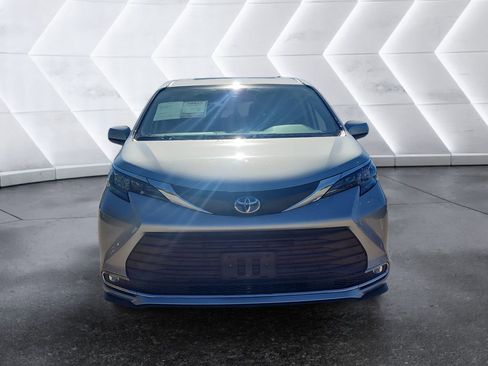 Used 2024 Toyota Sienna XLE image 2