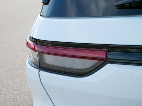 Used 2022 Jeep Grand Cherokee Limited 4xe image 17