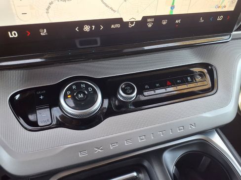 Certified 2025 Ford Expedition Active AWD/4WD image 27
