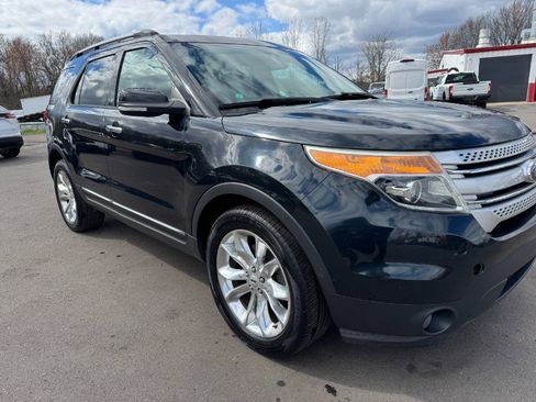 Used 2014 Ford Explorer XLT w/ Equipment Group 202A AWD/4WD image 12
