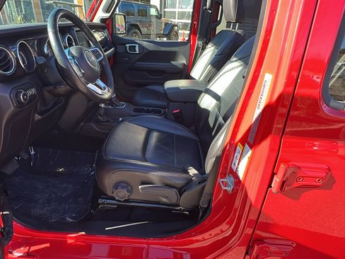 Used 2019 Jeep Wrangler Unlimited Sahara image 14