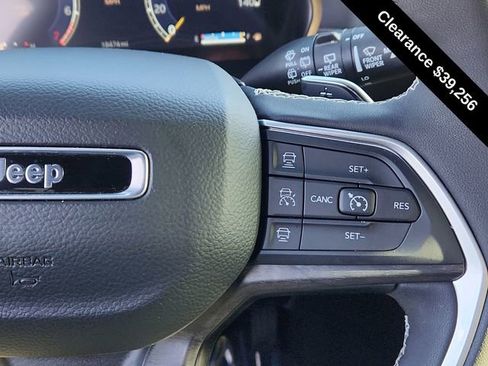 Used 2025 Jeep Grand Cherokee Limited w/ Luxury Tech Group II image 37