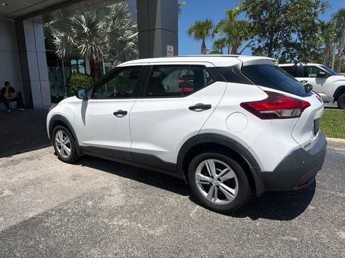 Used 2020 Nissan Kicks S FWD image 4