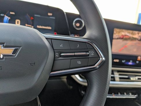 New 2026 Chevrolet Equinox EV LT image 17