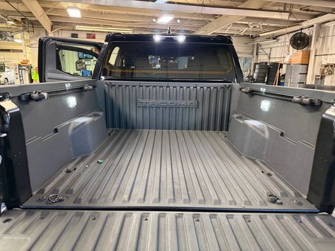 Used 2025 Toyota Tacoma TRD Off-Road image 19