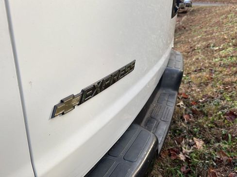 Used 2020 Chevrolet Express 2500 2500 Cargo Extended w/ Driver Convenience Package image 8