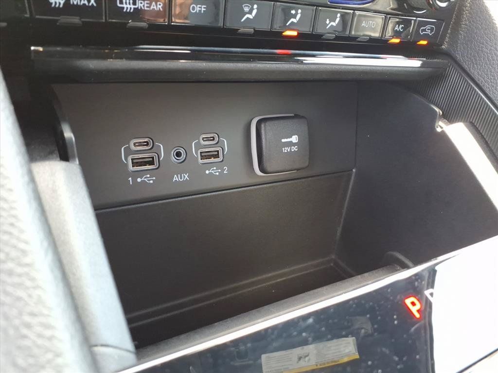 Used 2025 Jeep Grand Cherokee Limited AWD/4WD image 31