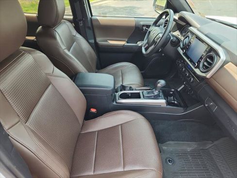 Certified 2021 Toyota Tacoma Limited AWD/4WD image 19